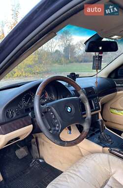 Седан BMW 5 Series 2001 в 