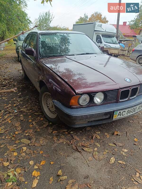 Седан BMW 5 Series 1989 в Голобах