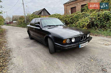 Седан BMW 5 Series 1990 в Ромнах
