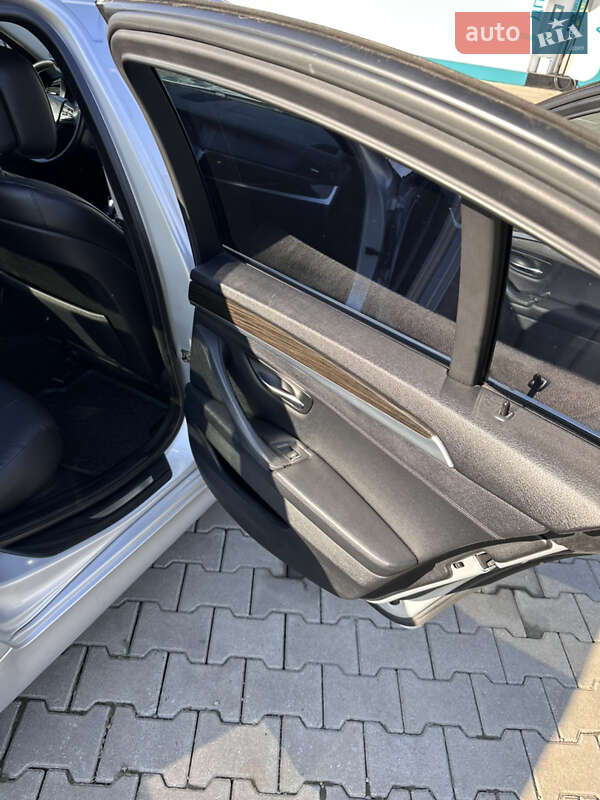 Седан BMW 5 Series 2013 в Чернівцях