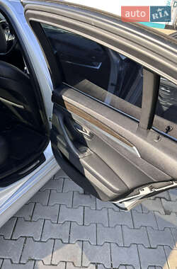 Седан BMW 5 Series 2013 в 