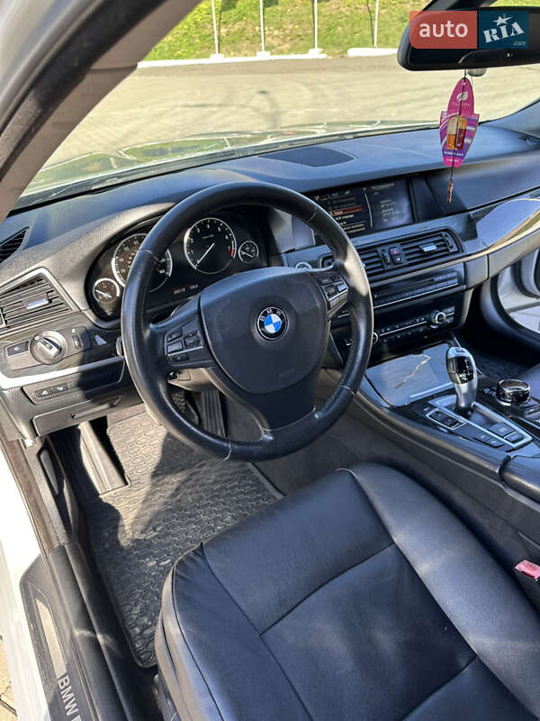 Седан BMW 5 Series 2013 в Чернівцях