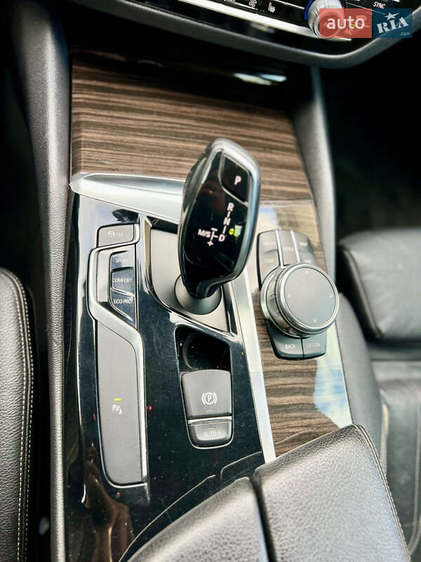 Седан BMW 5 Series 2017 в Львове