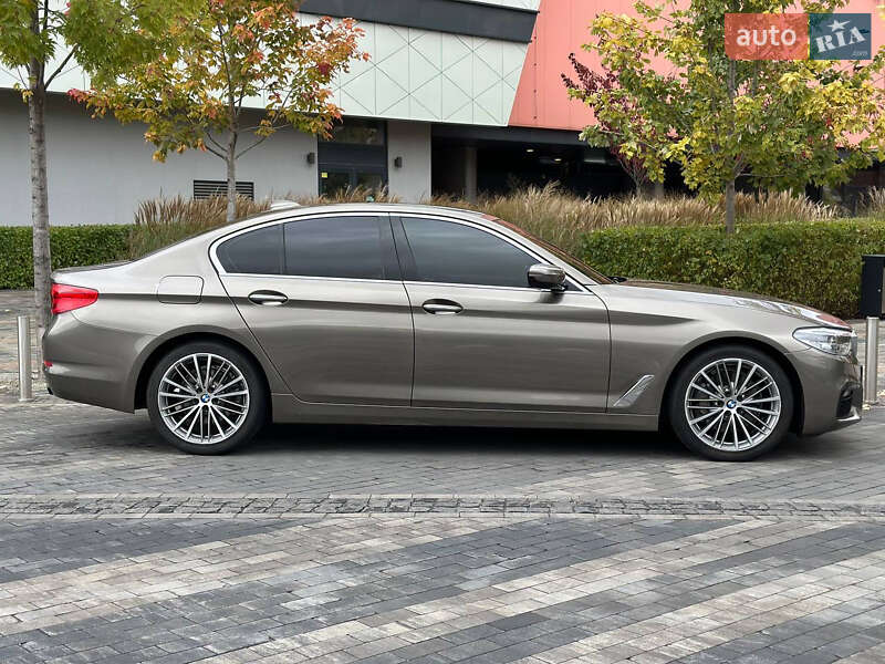 Седан BMW 5 Series 2017 в Киеве