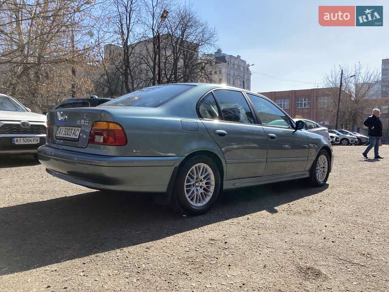 Седан BMW 5 Series 2001 в Киеве