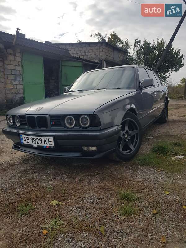 Седан BMW 5 Series 1990 в Сокирянах