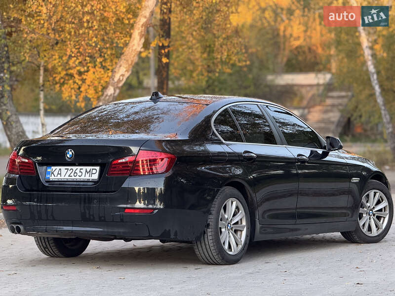 Седан BMW 5 Series 2016 в Новояворівську