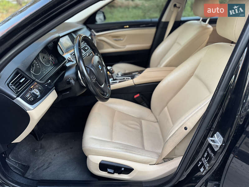 Седан BMW 5 Series 2016 в Новояворівську
