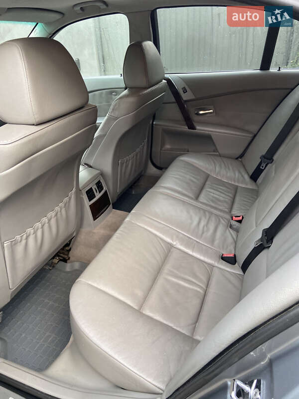 Седан BMW 5 Series 2004 в Измаиле