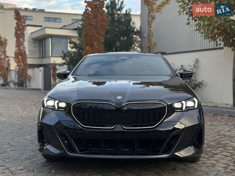 Седан BMW 5 Series 2024 в Львові