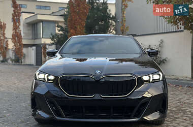 Седан BMW 5 Series 2024 в 