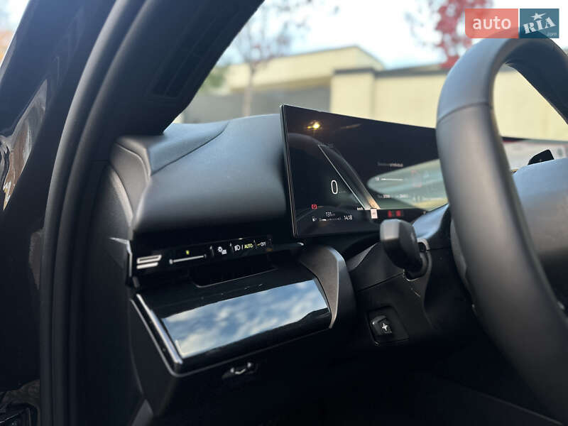 Седан BMW 5 Series 2024 в Львові