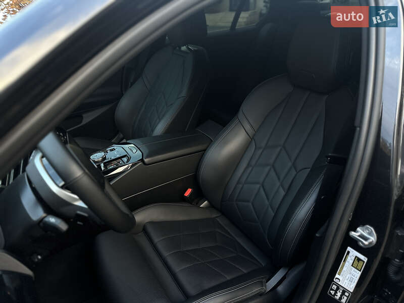 Седан BMW 5 Series 2024 в Львові