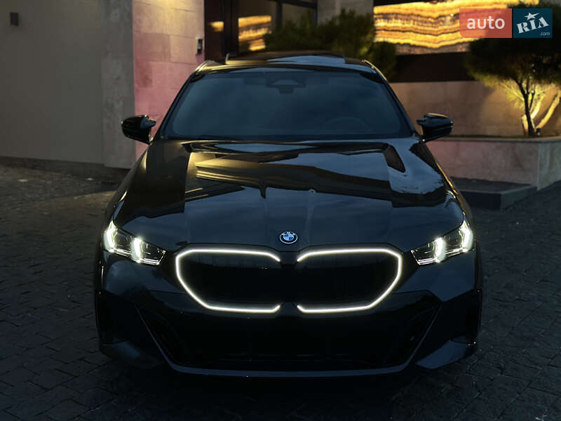 Седан BMW 5 Series 2024 в Львові