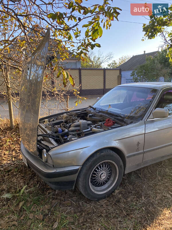 Седан BMW 5 Series 1988 в Николаеве фото Седан BMW 5 Series 1988 в Николаеве