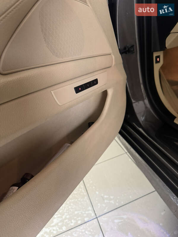 Седан BMW 5 Series 2012 в Жовкве