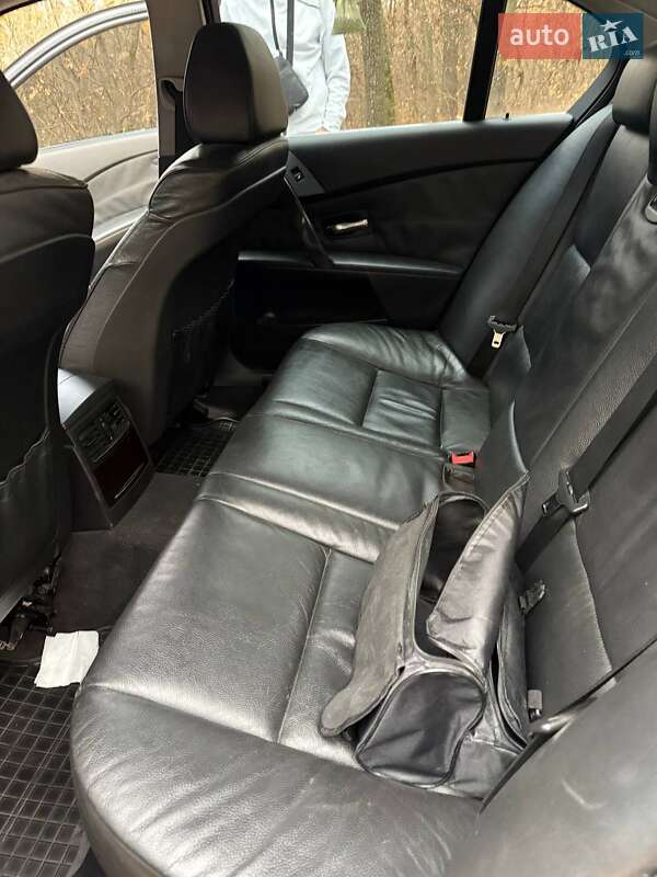 Седан BMW 5 Series 2004 в Новомосковске