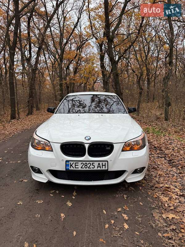 Седан BMW 5 Series 2004 в Новомосковске