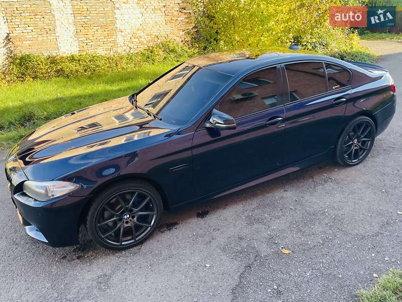 Седан BMW 5 Series 2015 в Ужгороде