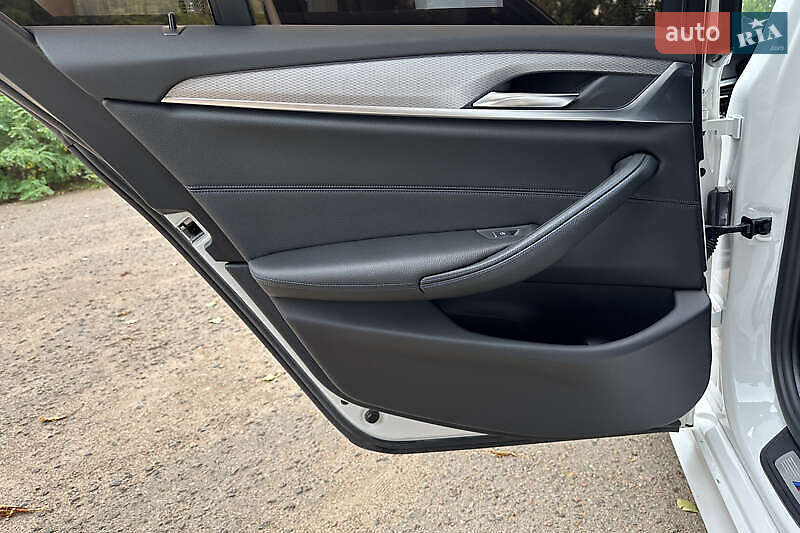 Седан BMW 5 Series 2017 в Львове фото 14 Седан BMW 5 Series 2017 в Львове