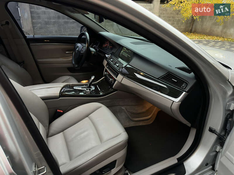 Седан BMW 5 Series 2012 в Сваляве