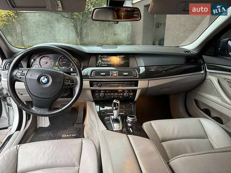 Седан BMW 5 Series 2012 в Сваляве