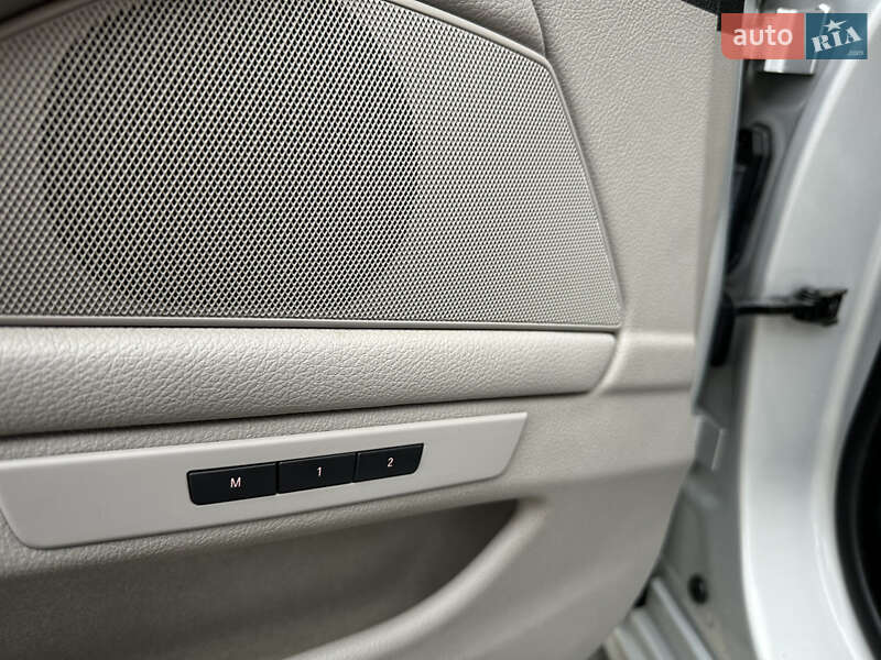 Седан BMW 5 Series 2012 в Сваляве