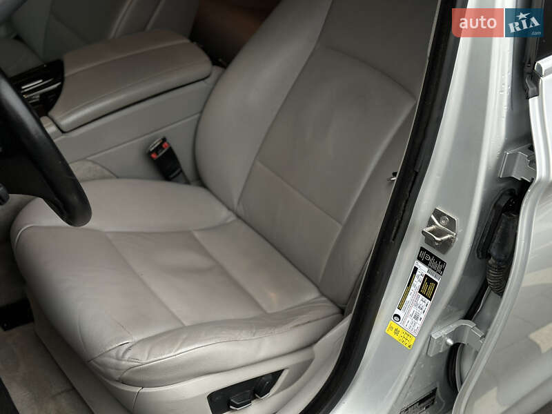 Седан BMW 5 Series 2012 в Сваляве