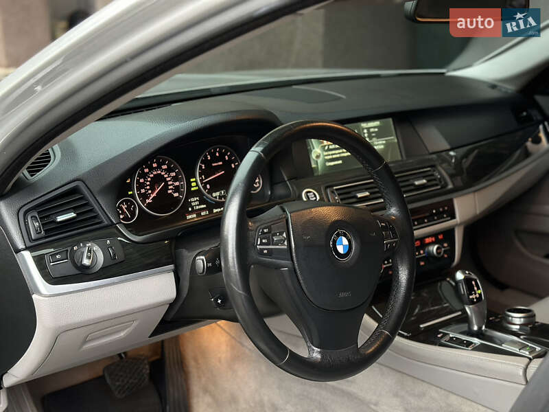 Седан BMW 5 Series 2012 в Сваляве