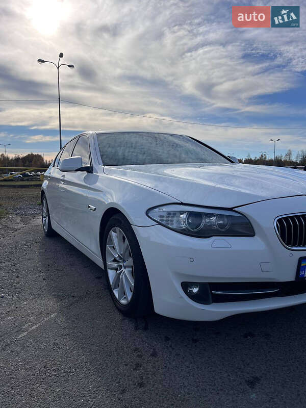 Седан BMW 5 Series 2013 в Львове
