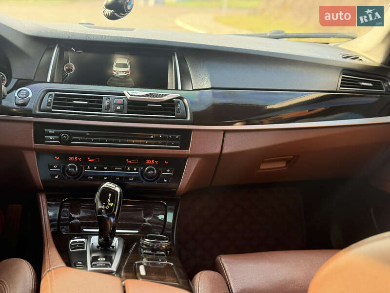 Седан BMW 5 Series 2012 в Березане