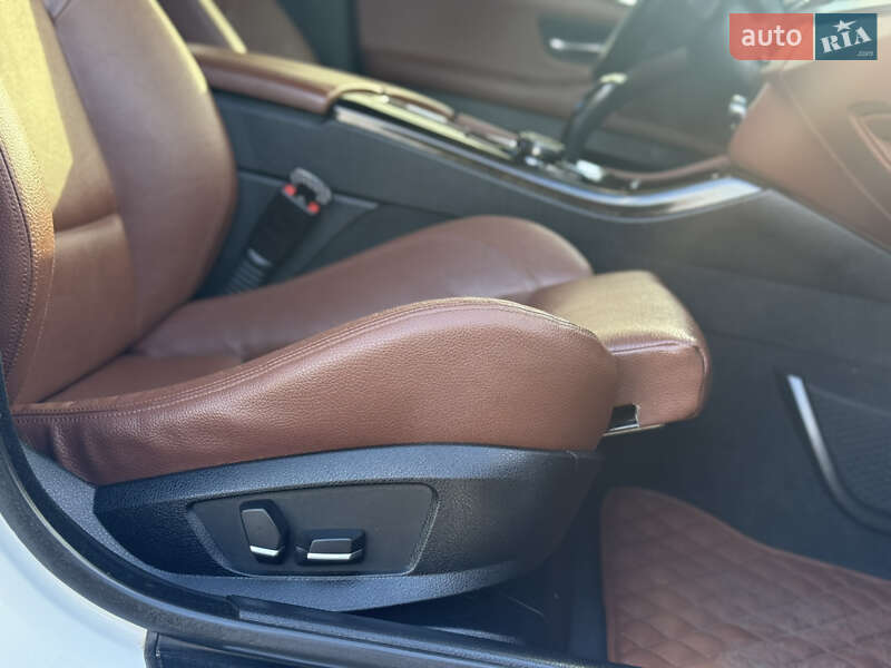 Седан BMW 5 Series 2012 в Березане