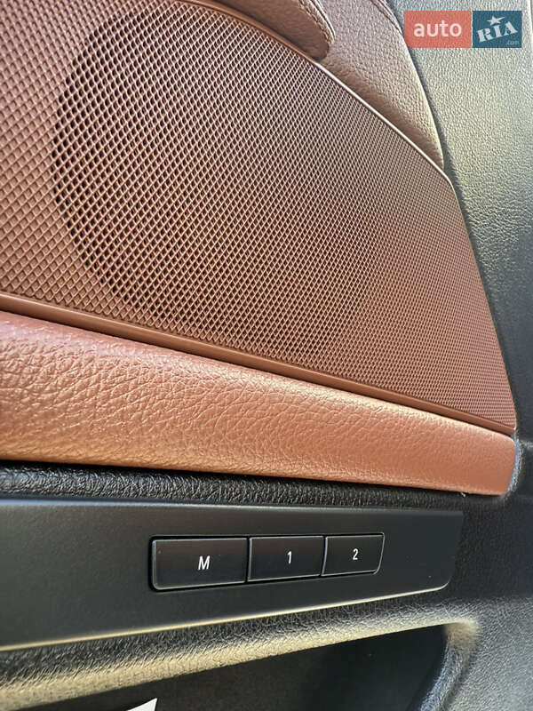 Седан BMW 5 Series 2012 в Березане