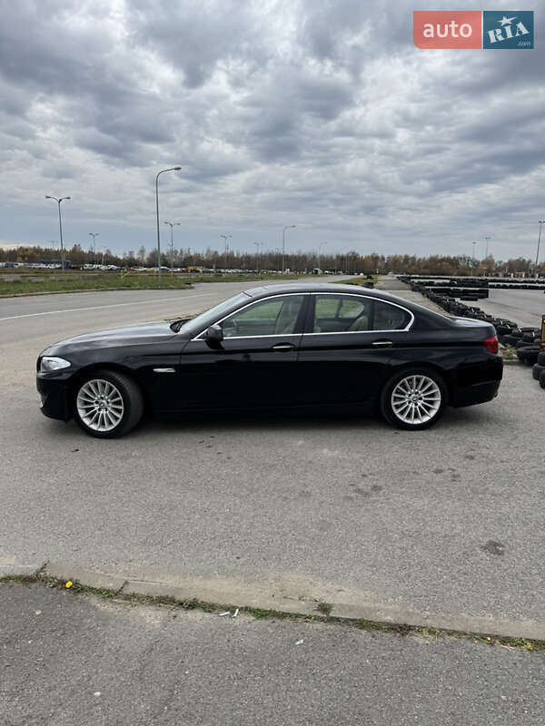 Седан BMW 5 Series 2012 в Львове