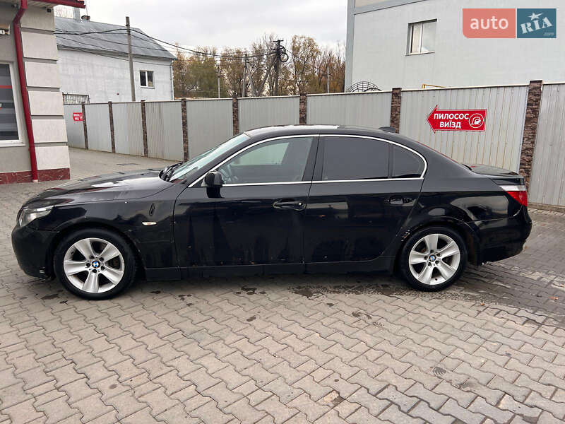 Седан BMW 5 Series 2004 в Черновцах