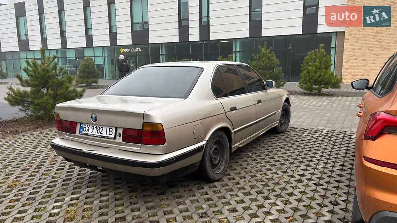 Седан BMW 5 Series 1990 в Хмельницком