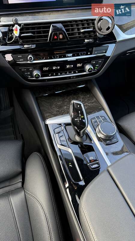 Седан BMW 5 Series 2023 в Львове