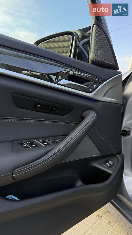 Седан BMW 5 Series 2023 в Львове