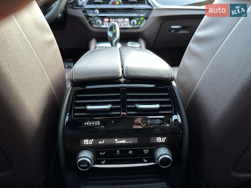 Седан BMW 5 Series 2018 в Львове