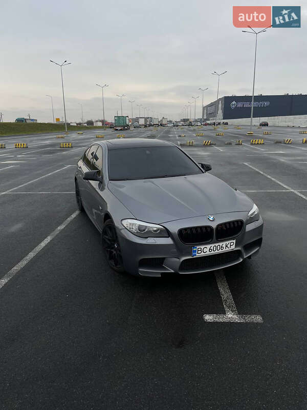 Седан BMW 5 Series 2012 в Львові