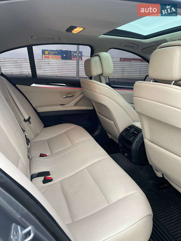 Седан BMW 5 Series 2012 в Львові