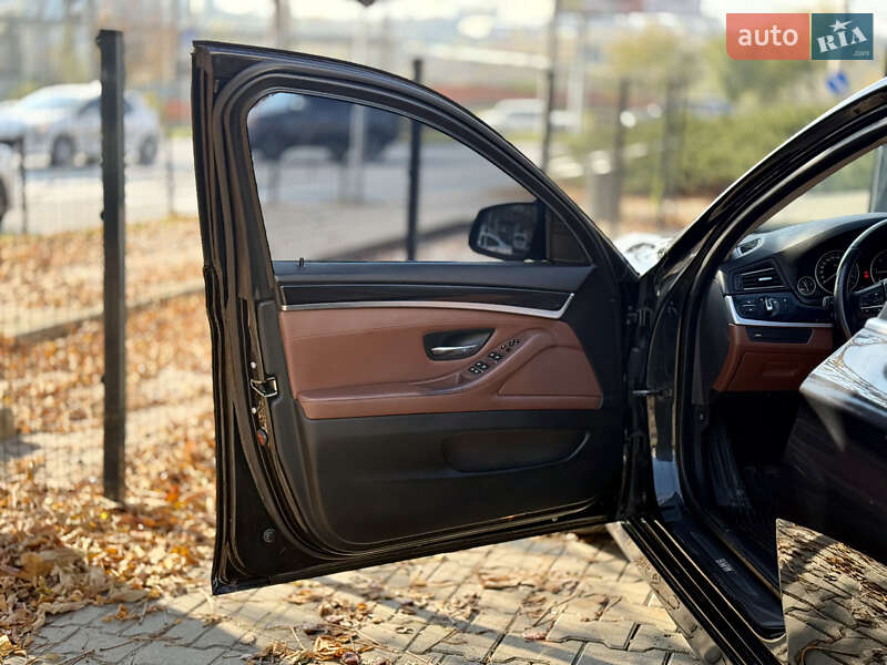 Седан BMW 5 Series 2011 в Чернівцях