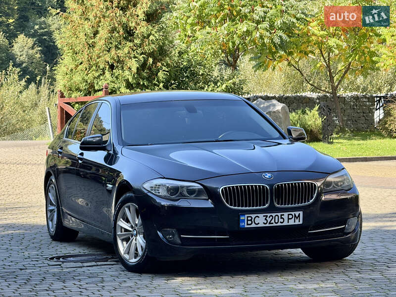 Седан BMW 5 Series 2012 в Межгорье