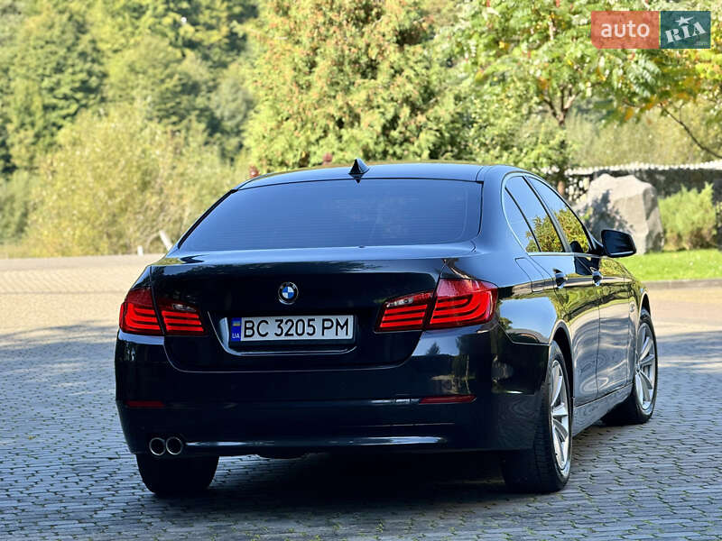 Седан BMW 5 Series 2012 в Межгорье