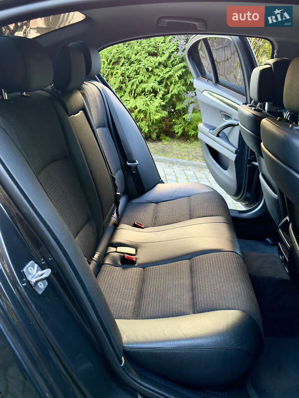 Седан BMW 5 Series 2012 в Межгорье