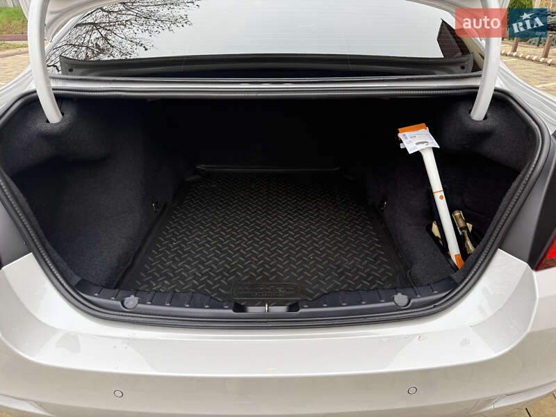 Седан BMW 5 Series 2016 в Кременчуці