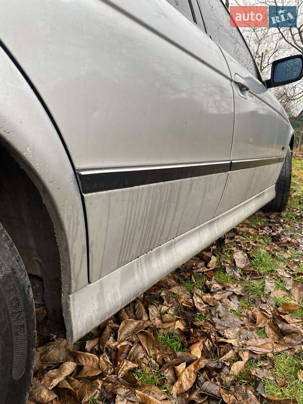 Седан BMW 5 Series 2000 в Березані