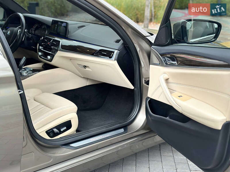 Седан BMW 5 Series 2017 в Киеве