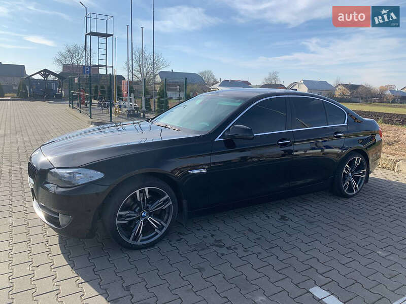 Седан BMW 5 Series 2012 в Снятине