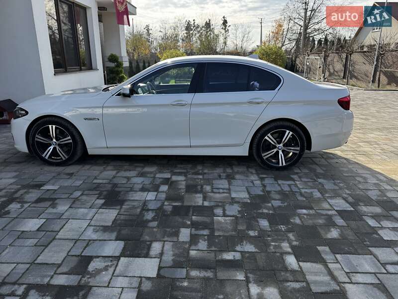 Седан BMW 5 Series 2015 в Дубно